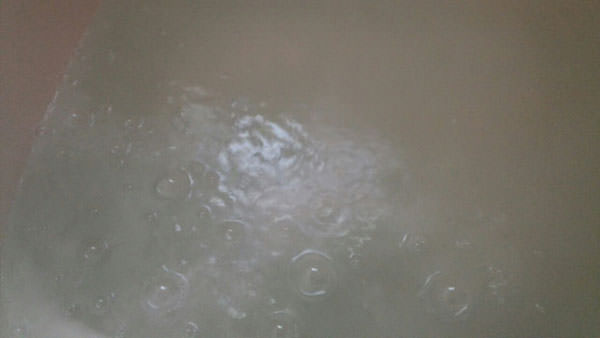 お風呂のお湯が炭酸で発泡