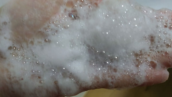 ＧＩＣピーリング石鹸の泡